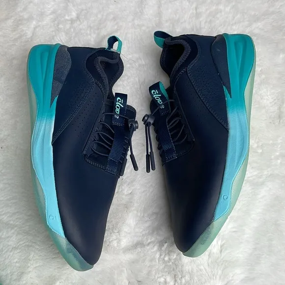 Clove nursing shoes in aqua blue