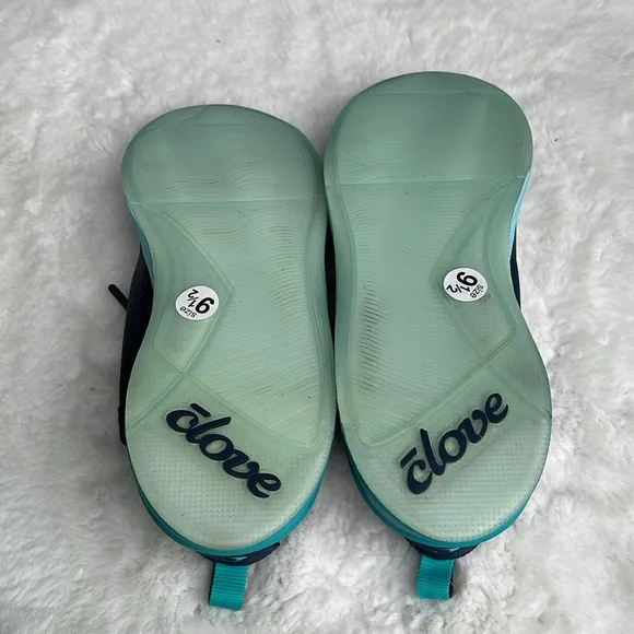 Clove nursing shoes in aqua blue