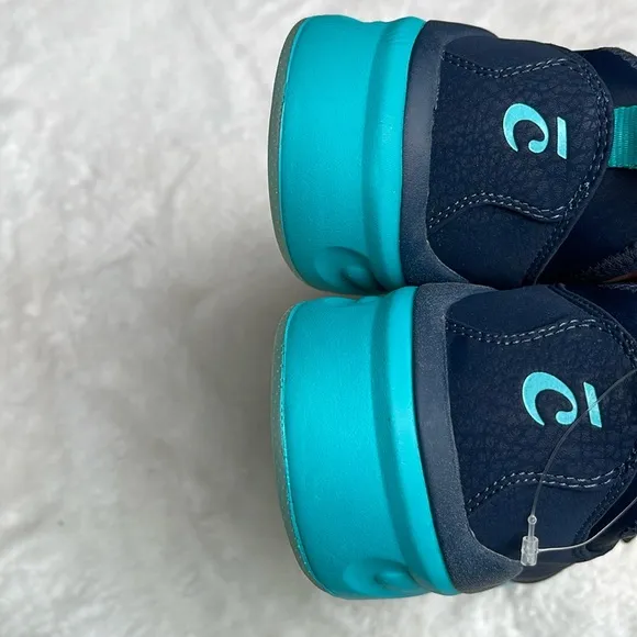 Clove nursing shoes in aqua blue