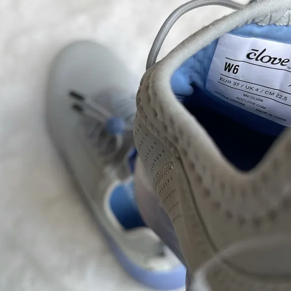 Clove nursing shoes in gray matter