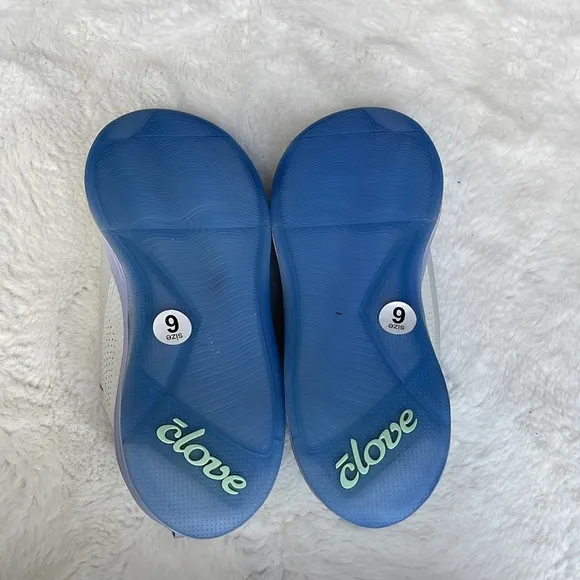 Clove nursing shoes in gray matter