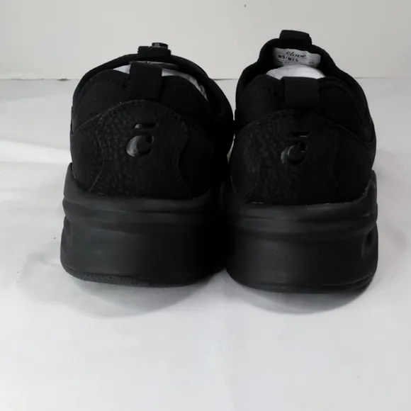 Clove Shoes Classic All Black Healthcare Nursing Comfortable Sneakers Unisex