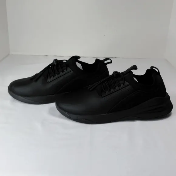 Clove Shoes Classic All Black Healthcare Nursing Comfortable Sneakers Unisex