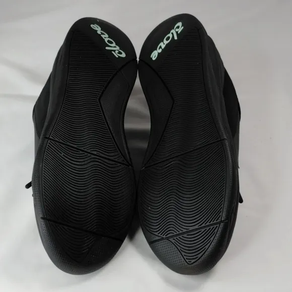 Clove Shoes Classic All Black Healthcare Nursing Comfortable Sneakers Unisex