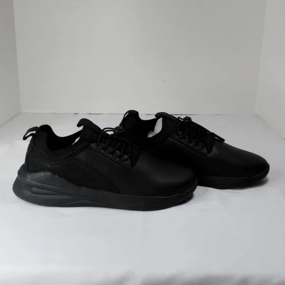 Clove Shoes Classic All Black Healthcare Nursing Comfortable Sneakers Unisex