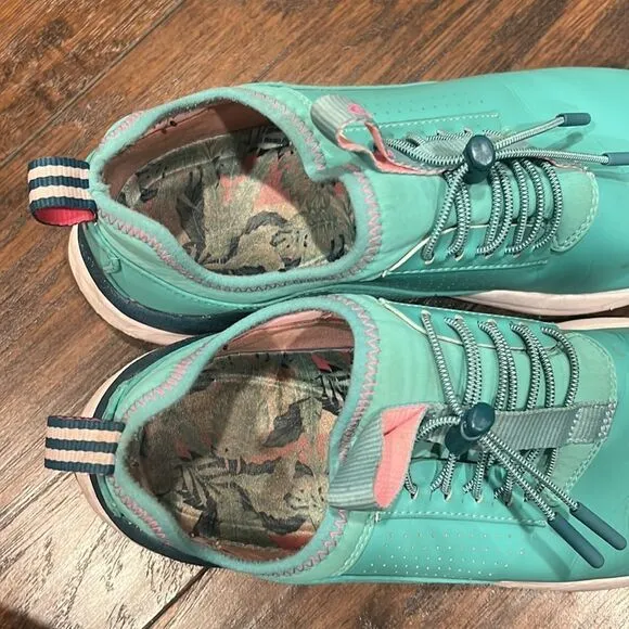 Clove Shoes Limited Edition PACIFIC PALM Teal Nursing Sneakers Women size 9.5