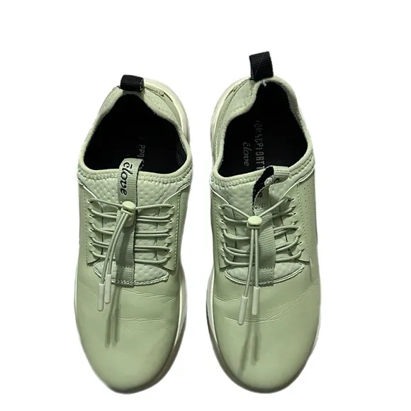 Clove Unisex Nursing Shoes Sneakers in Sage Green Size W9 / M7.5