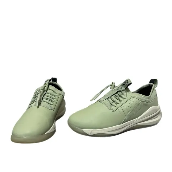Clove Unisex Nursing Shoes Sneakers in Sage Green Size W9 / M7.5