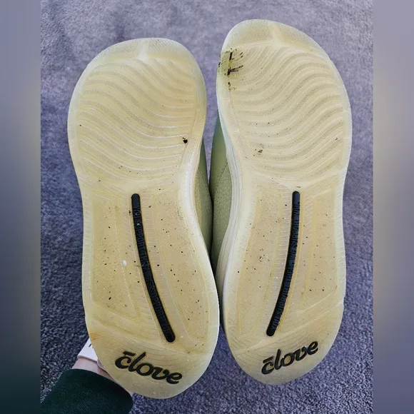Cloves green matcha nursing sneaker