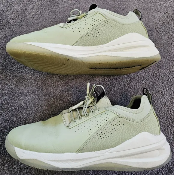 Cloves green matcha nursing sneaker
