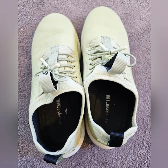 Cloves green matcha nursing sneaker