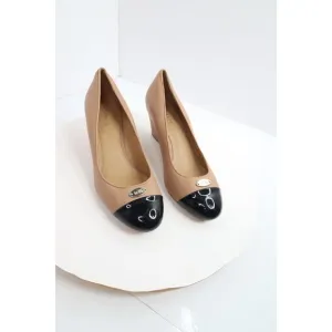 coach. brown woman shoes dress hillie. size 8B