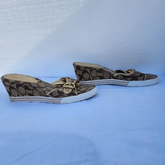 Coach Signature Perry Khaki Gold Wedge Sandals Shoes 8.5