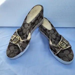 Coach Signature Perry Khaki Gold Wedge Sandals Shoes 8.5