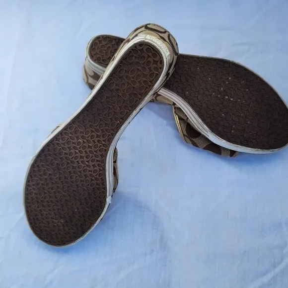 Coach Signature Perry Khaki Gold Wedge Sandals Shoes 8.5