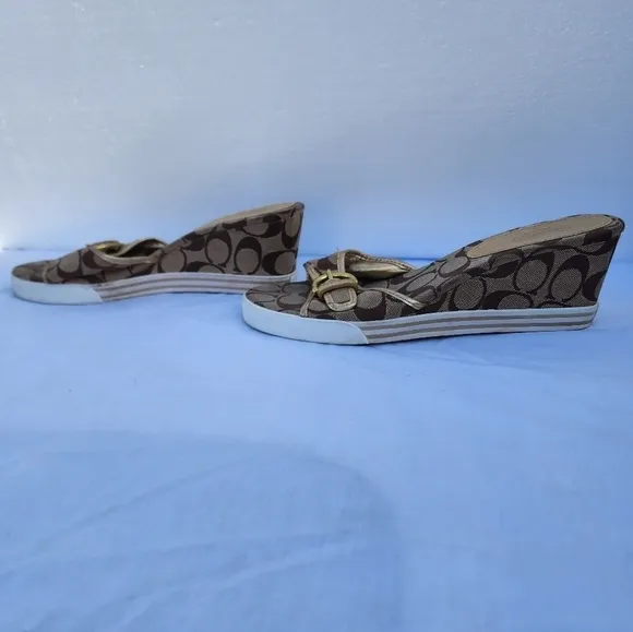 Coach Signature Perry Khaki Gold Wedge Sandals Shoes 8.5