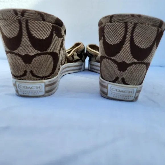 Coach Signature Perry Khaki Gold Wedge Sandals Shoes 8.5
