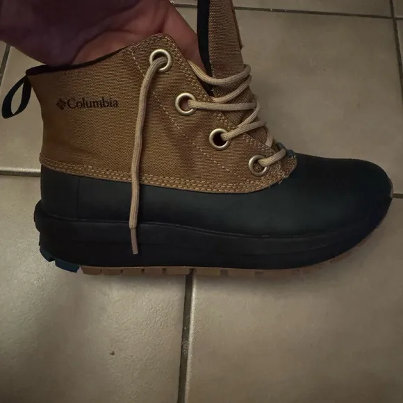 Columbia Brown and Black Women's Boots