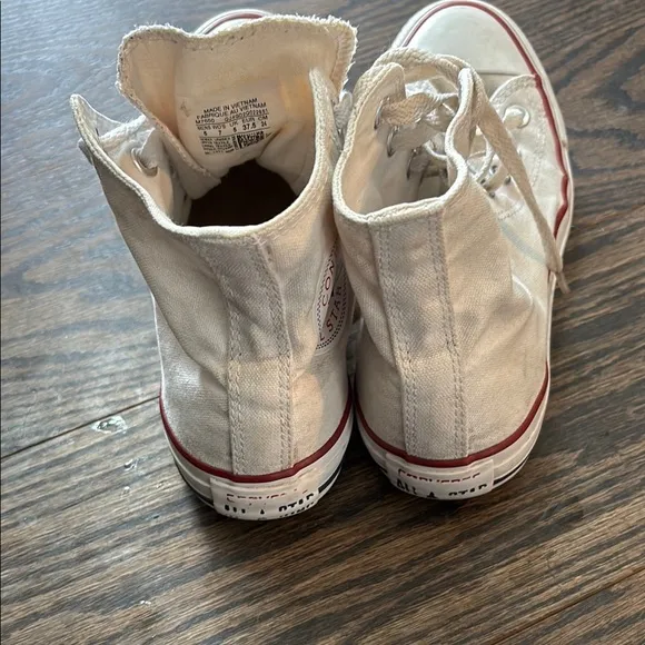 Converse Unisex Cream Sneakers