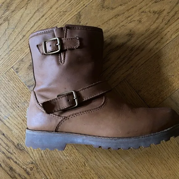 COPY - COPY - Girls Uggs leather boots