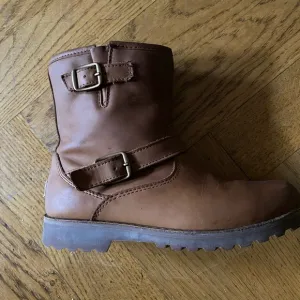COPY - COPY - Girls Uggs leather boots