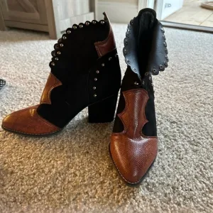 Cowboy slip ok boots