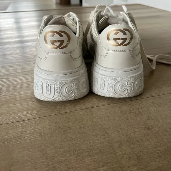 Cream GUCCI Sneakers with embossed leather logo