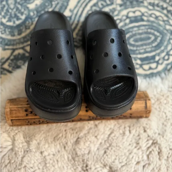 Crocs Black Stomp Stacked Slider Platform Slides size 7