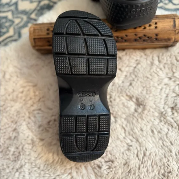 Crocs Black Stomp Stacked Slider Platform Slides size 7
