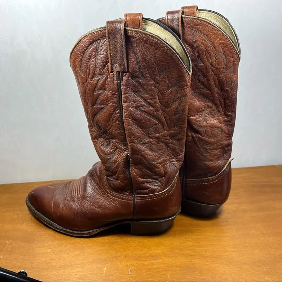 Dan Post Brown Cowboy Boots Western Men’s Size 10 EW. small scratch on boot toe