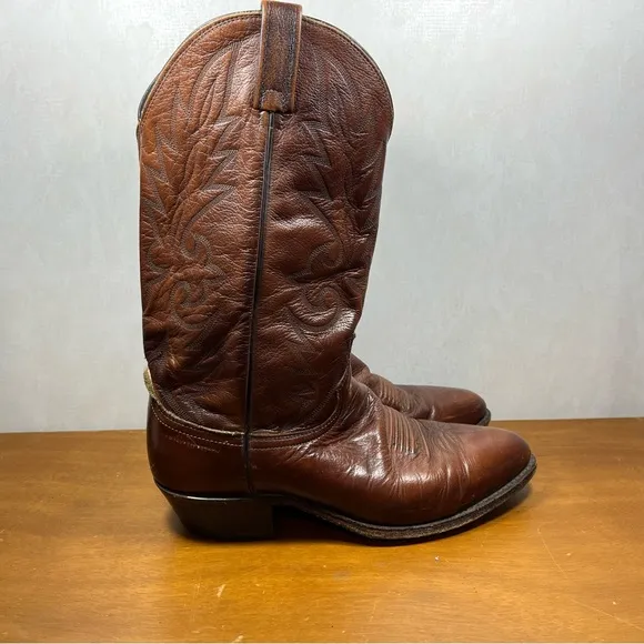 Dan Post Brown Cowboy Boots Western Men’s Size 10 EW. small scratch on boot toe