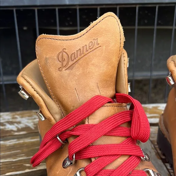 Danner women’s mountain light gtx hiking boot