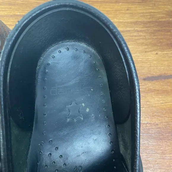 Dansko Black Professional Clog Tooled Leather Embossed Engraved Shoe Size 40