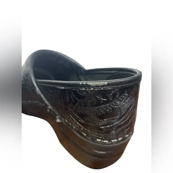 Dansko Black Professional Clog Tooled Leather Embossed Engraved Shoe Size 40