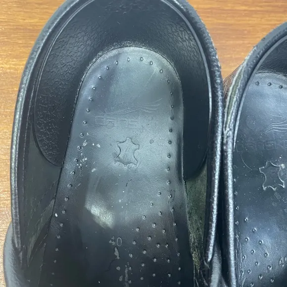 Dansko Black Professional Clog Tooled Leather Embossed Engraved Shoe Size 40