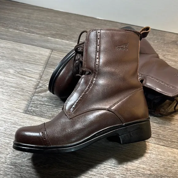 Dansko Brown Leather Boots woman’s size 40 (b120)