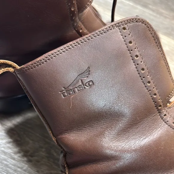 Dansko Brown Leather Boots woman’s size 40 (b120)