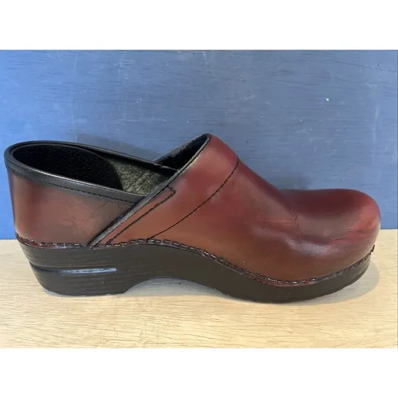 Dansko Clogs Women Sz 38 US 7.5 - 8 Red Profession Burgundy SlipOn Nursing Shoes