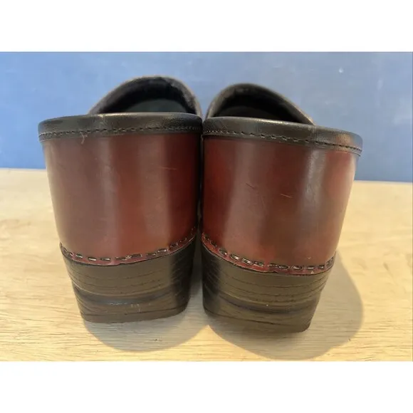 Dansko Clogs Women Sz 38 US 7.5 - 8 Red Profession Burgundy SlipOn Nursing Shoes