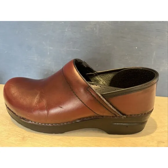 Dansko Clogs Women Sz 38 US 7.5 - 8 Red Profession Burgundy SlipOn Nursing Shoes