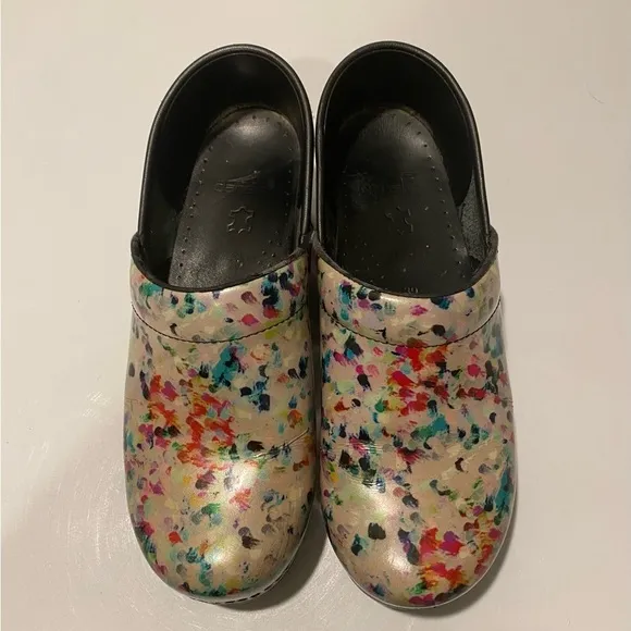 Dansko confetti nursing shoes