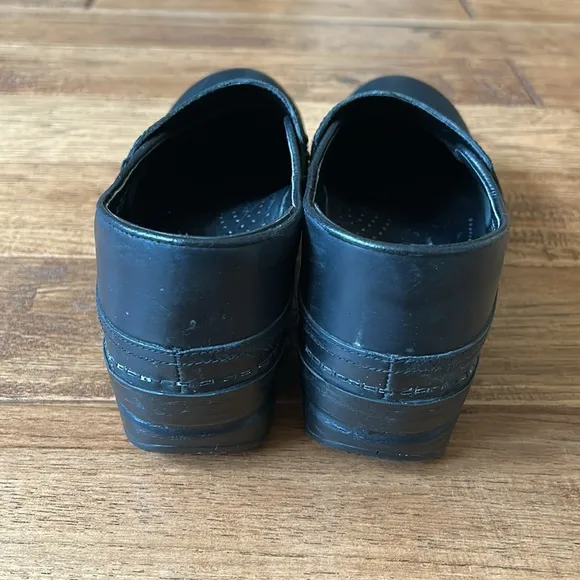 Dansko Phoebe Professional Pull Up Clogs Black Leather Comfort Shoes Size 38