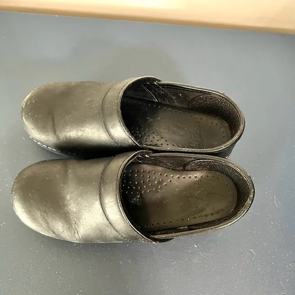 Dansko Professional Matte Black Leather Platform Slip On Clog Shoes Size 36