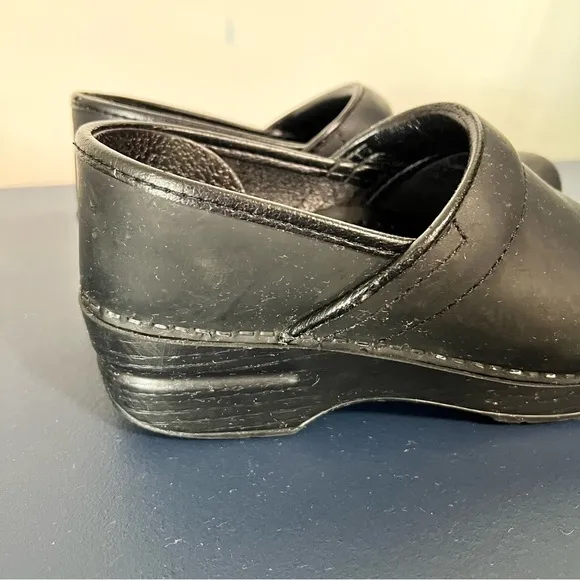 Dansko Professional Matte Black Leather Platform Slip On Clog Shoes Size 36