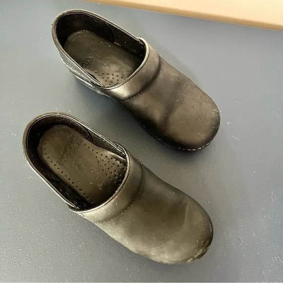 Dansko Professional Matte Black Leather Platform Slip On Clog Shoes Size 36