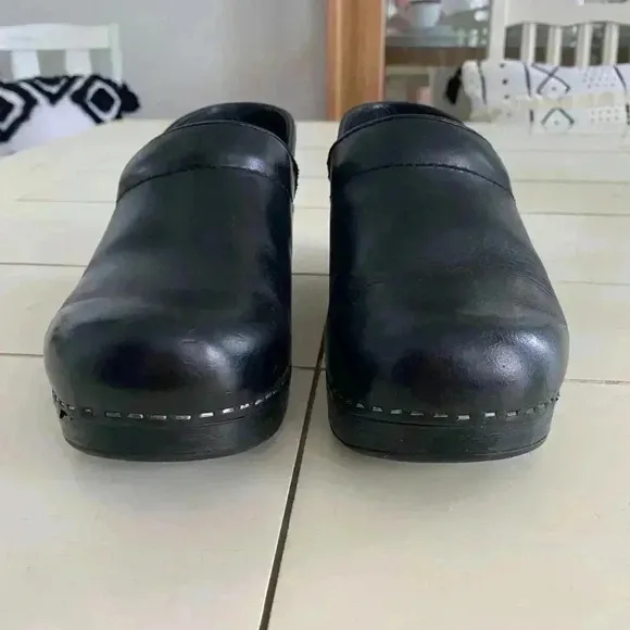 Dansko Professional Women's Clogs 38 US 7.5-8 Black Cabrio Leather Nursing Shoe