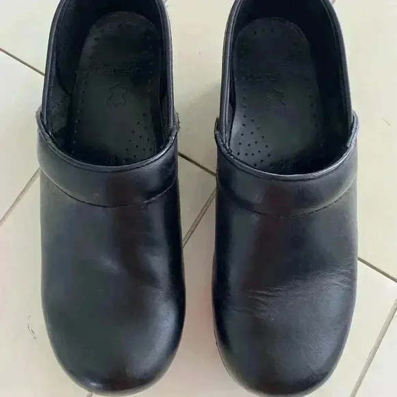 Dansko Professional Women's Clogs 38 US 7.5-8 Black Cabrio Leather Nursing Shoe