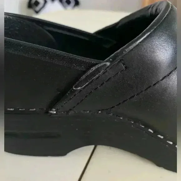 Dansko Professional Women's Clogs 38 US 7.5-8 Black Cabrio Leather Nursing Shoe