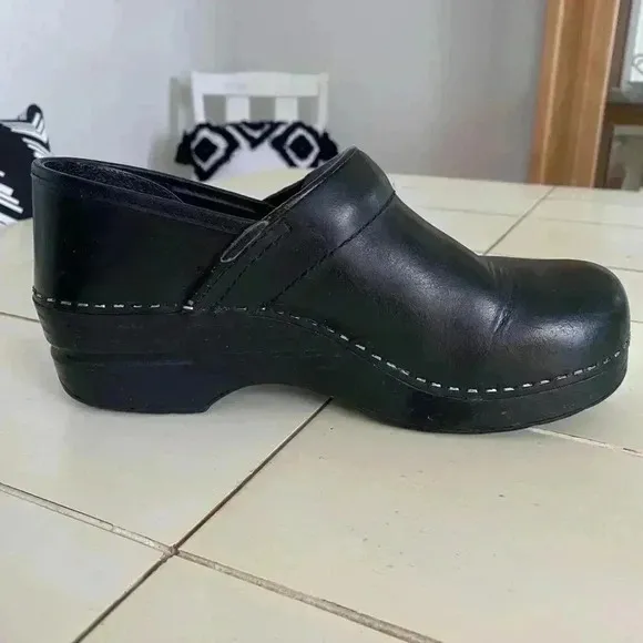 Dansko Professional Women's Clogs 38 US 7.5-8 Black Cabrio Leather Nursing Shoe