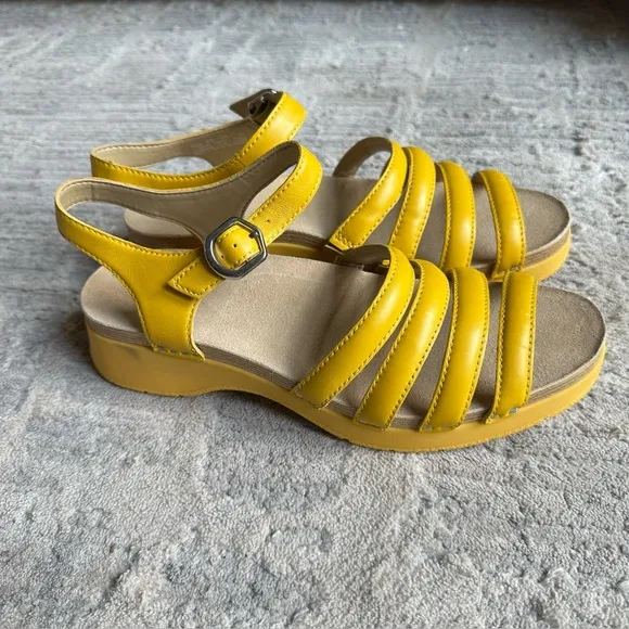 DANSKO ROXIE YELLOW LEATHERSANDAL SIZE 40 9.5-10 US